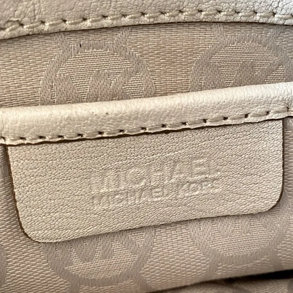 Michael Kors Ivory Hobo Magnetic Cylinder Shoulder Purse/Bag. VGUC!